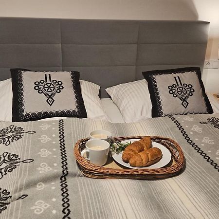 Apartament Klasyczny Z Widokiem Na Giewont กอสเชียลิสกอ ภายนอก รูปภาพ